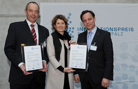 Preisverleihung v.l.n.r.: Dr. Ralph Funck, Ministerin Eveline Lemke, Prof. Dr.-Ing. Ulf Breuer